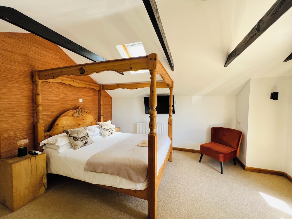 Cottage Lodge Hotel 6/50