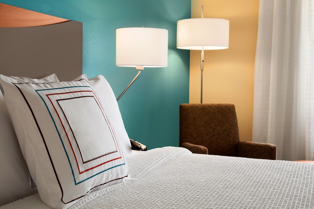 Fairfield Inn Suites Lansing West 8/23