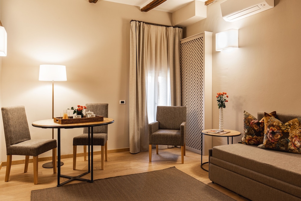 Porta San Mamolo Hotel 42/68