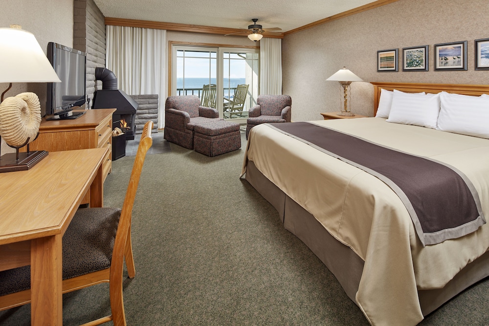 Cavalier Oceanfront Resort 5/67