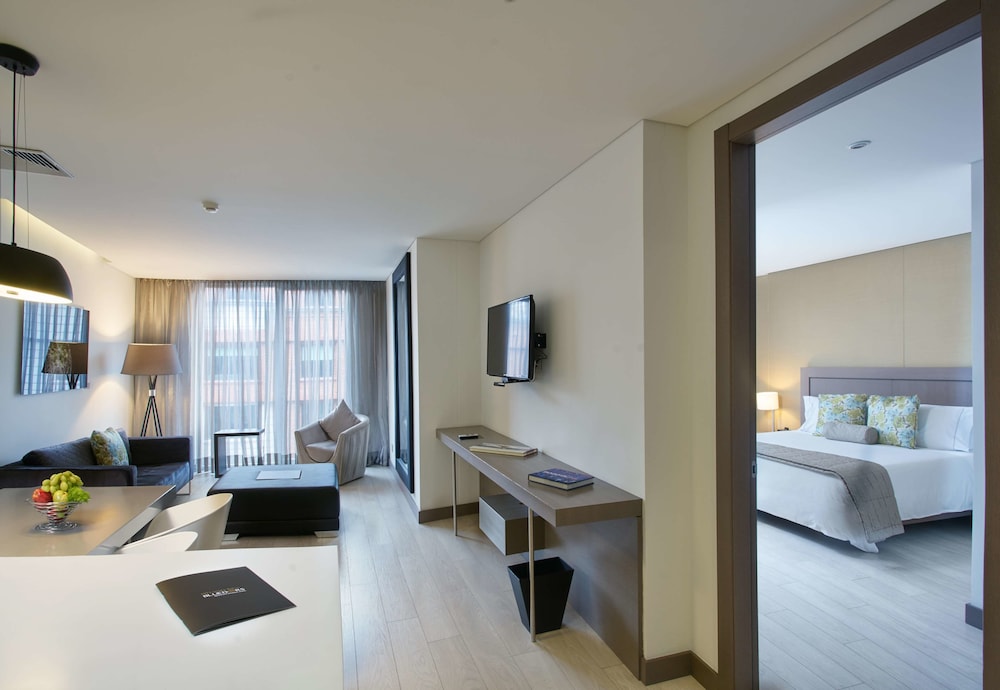 100 Luxury Suites By Preferred 43/76