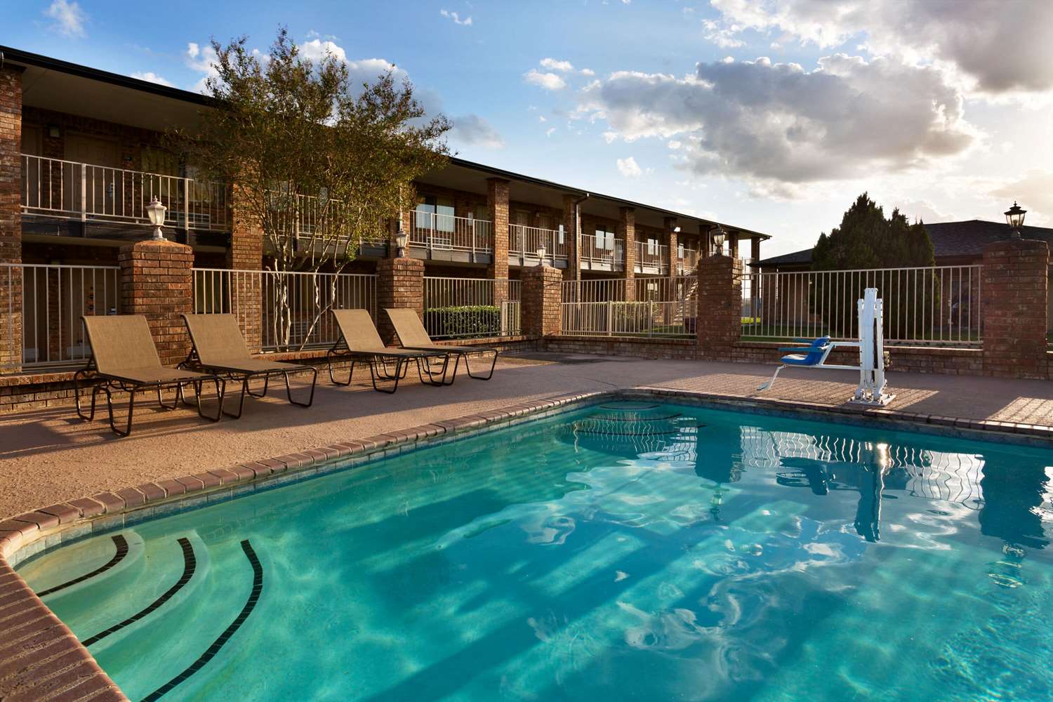 Super 8 by Wyndham Universal City 10/55
