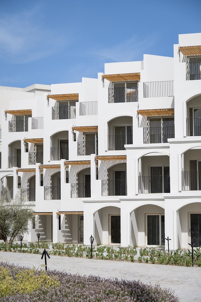 Serry Beach Resort 5/68