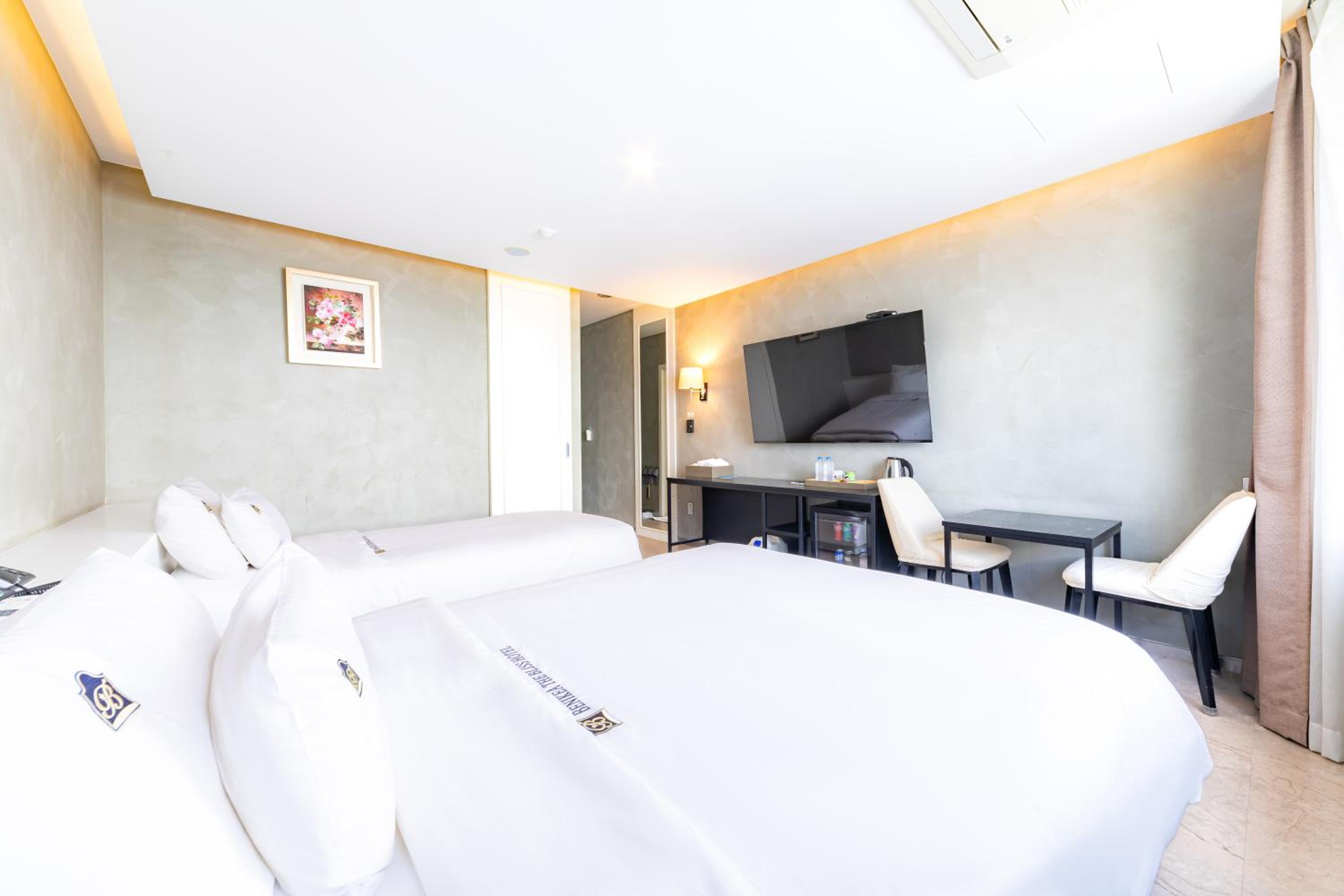 Superior, Twin Beds