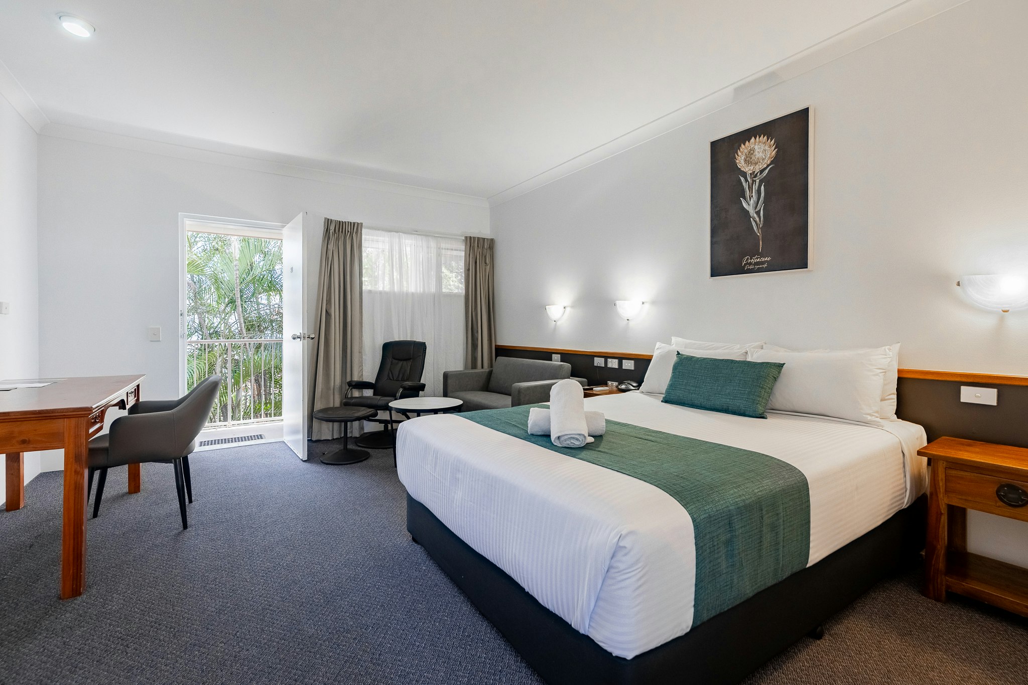 Upper, Queen Bed
