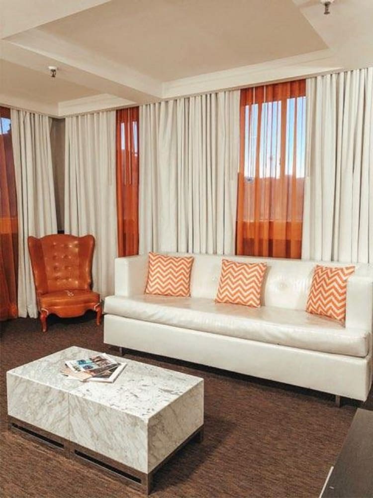 HOTEL JULIAN 43/50