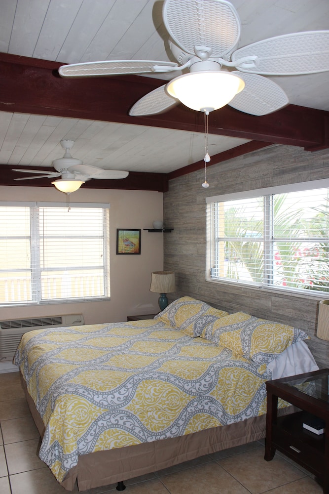Schooner Hotel 9/42