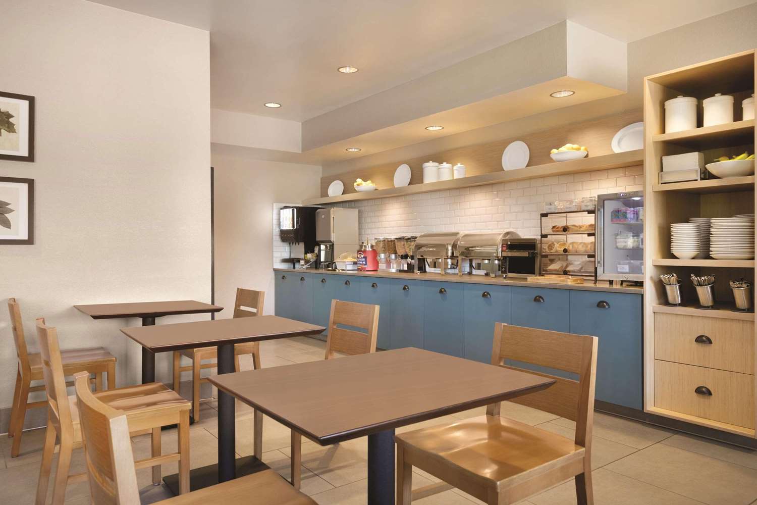 Country Inn & Suites by Radisson, Brooklyn Center, MN 25/30