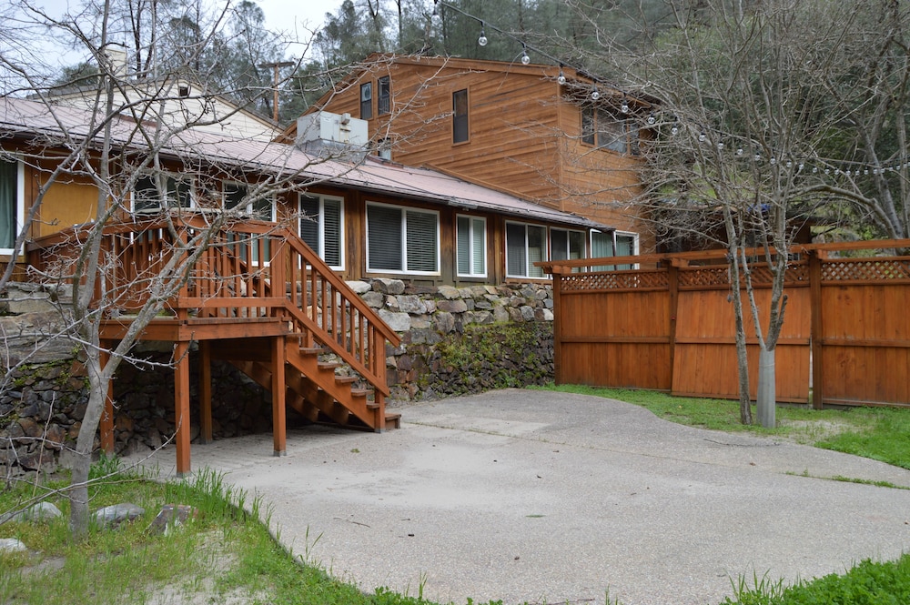 Red Bud Lodge 13/17