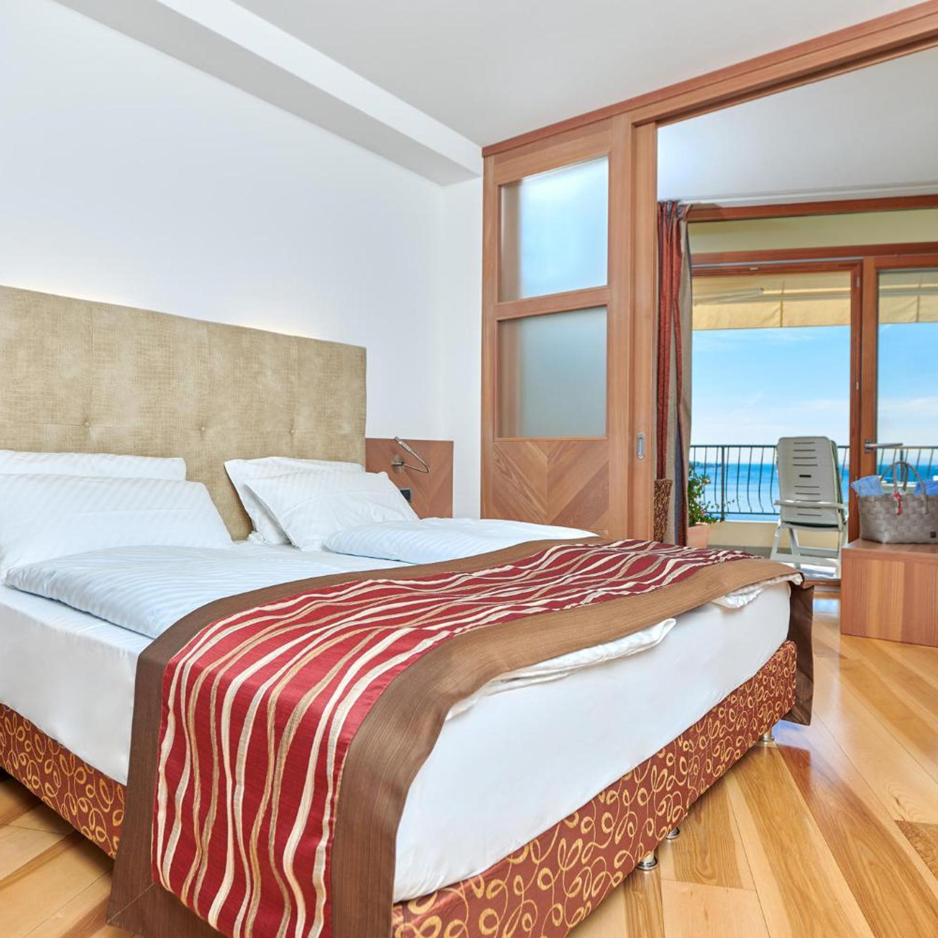 Junior Suite, Lake View, Exterior Entrance