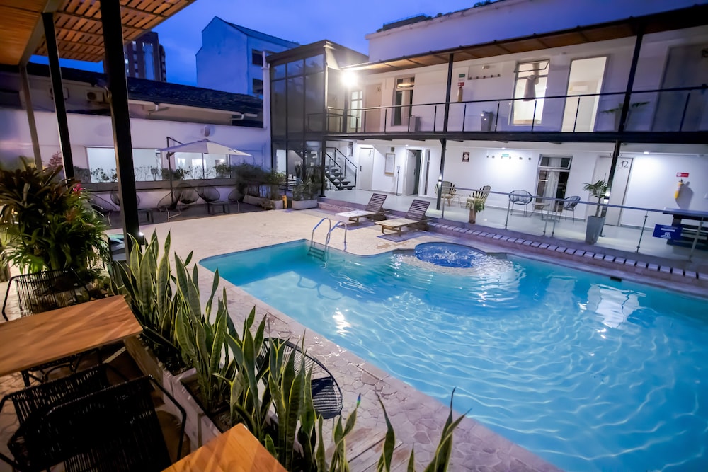 Medellin Vibes Hostel 3/70
