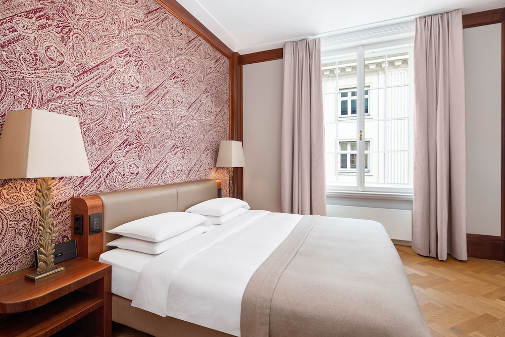 Diplomat, Suite, King Bed