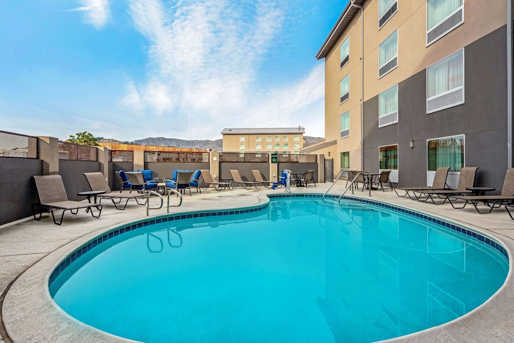 La Quinta Inn & Suites by Wyndham San Francisco Airport N 18/23