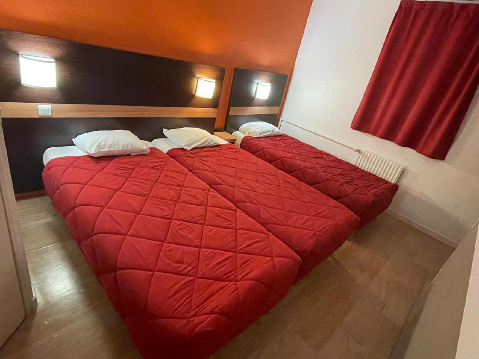 Triple, Twin Beds