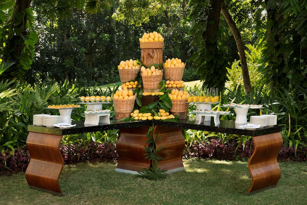 Shangri-La Mactan, Cebu 8/50