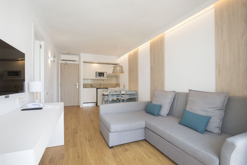 Cabot Hobby Club Apartments 28/63