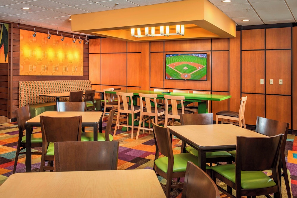 Fairfield Inn And Suites Frederick 39/50