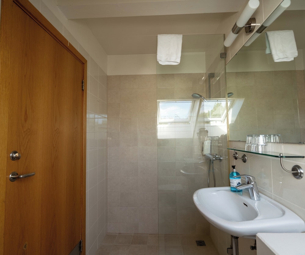 غرفة قياسية بسرير مزدوج أو سريرين منفصلين، Hotel Breiodalsvik 10/10