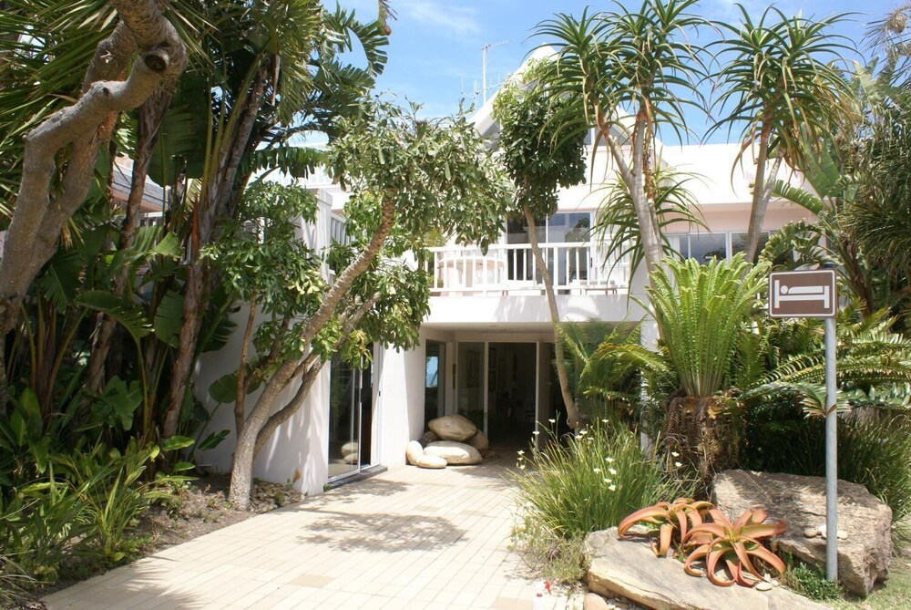 The Pink Lodge On The Beach 38/40