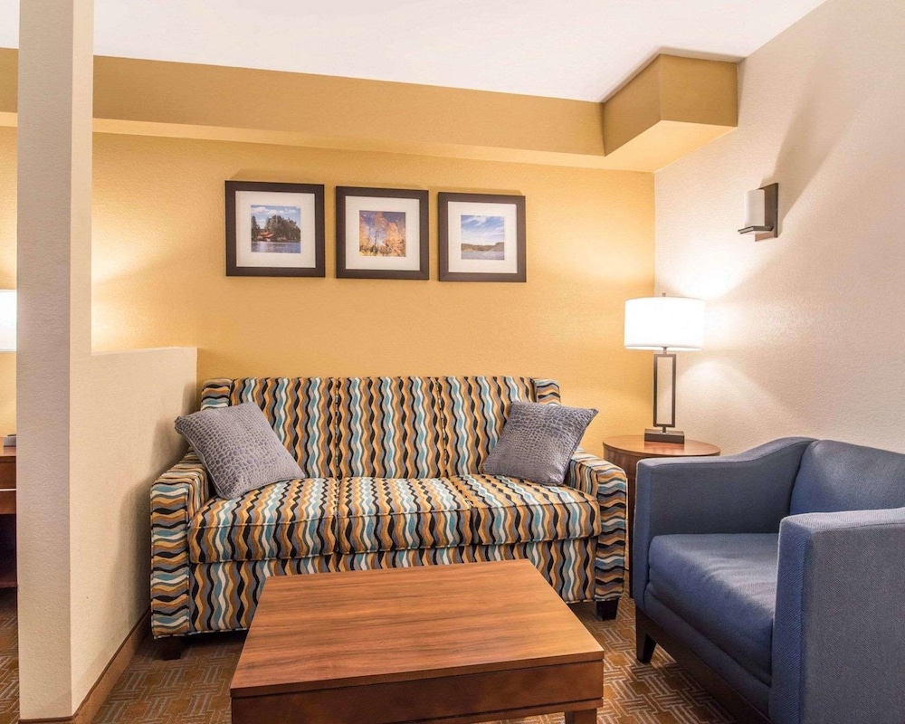 Comfort Inn & Suites Brattleboro I-91 29/47