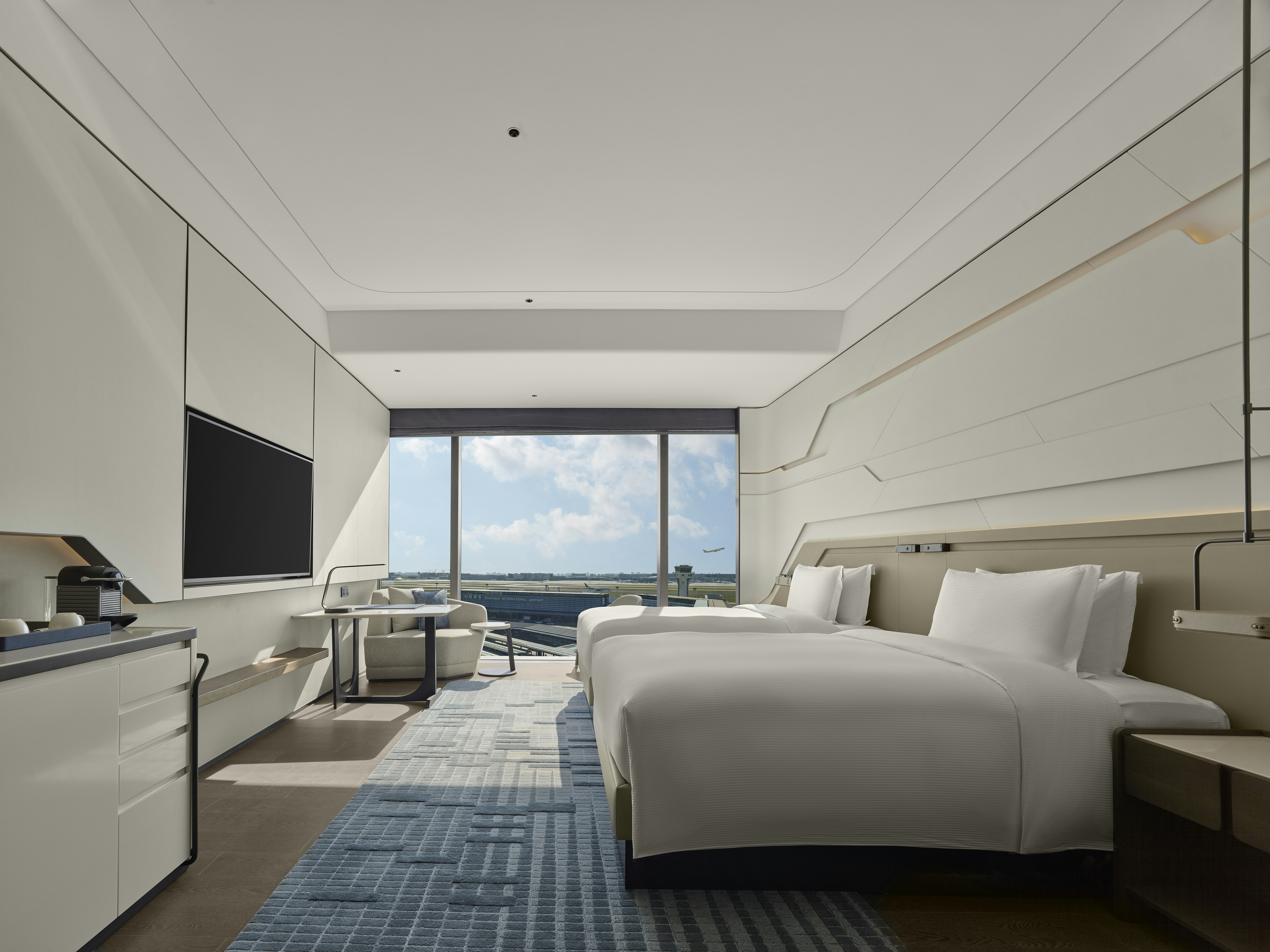 DELUXE, TWIN BEDS, AIRPORT VIEW