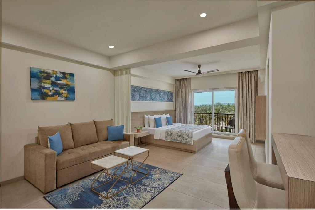 Green, Studio, Suite, Queen Bed, Partial View