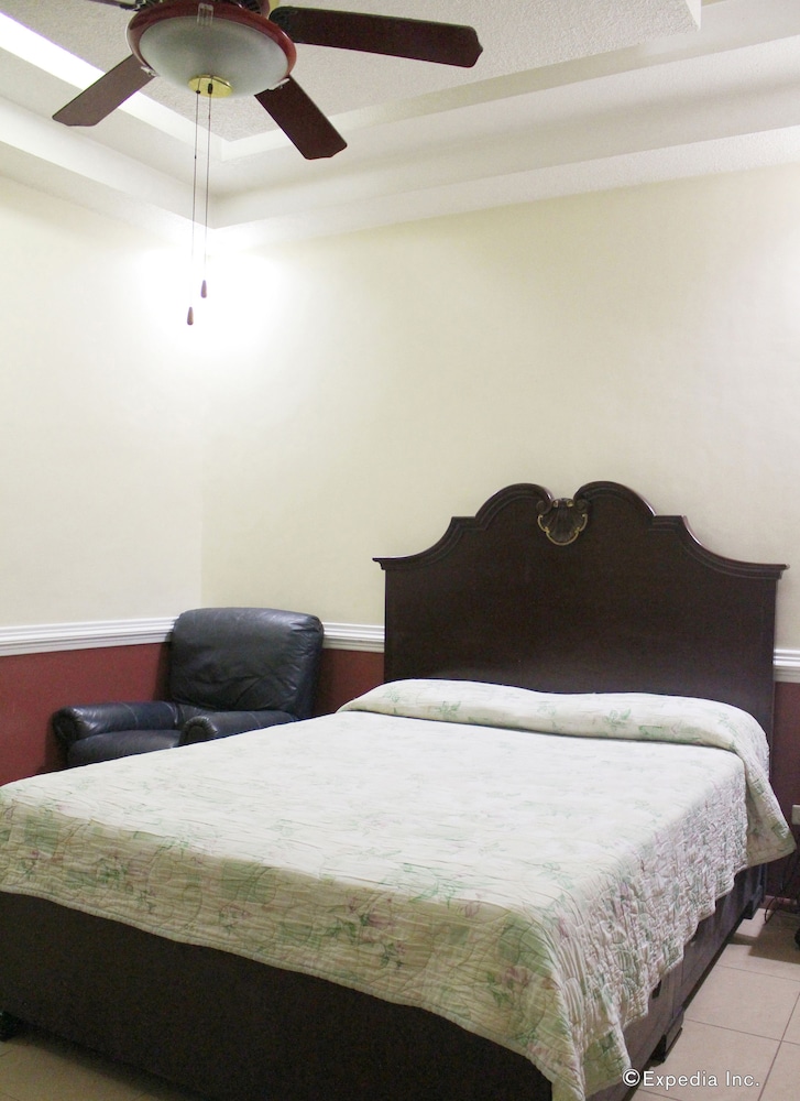Kokomo's Suites Hotel 17/39