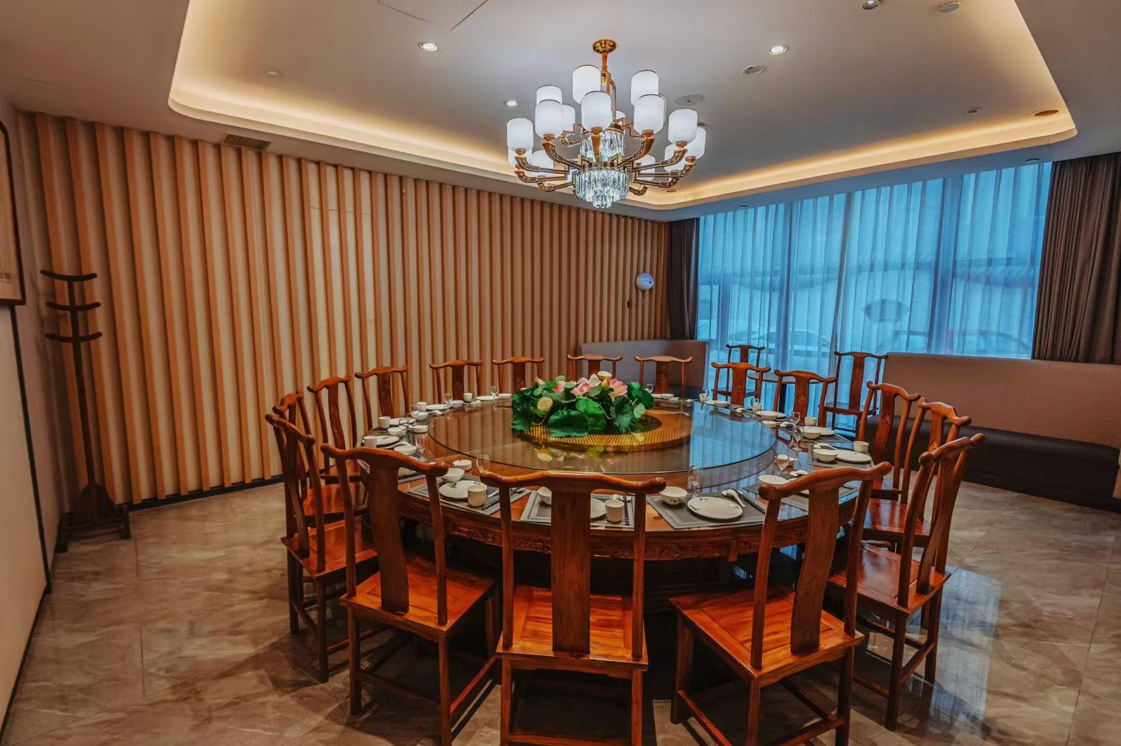 Holiday Inn Express Jinan Airport Zone 38/42