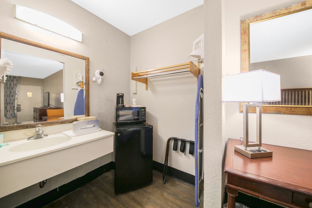 Econo Lodge Daytona Beach - Speedway 35/48