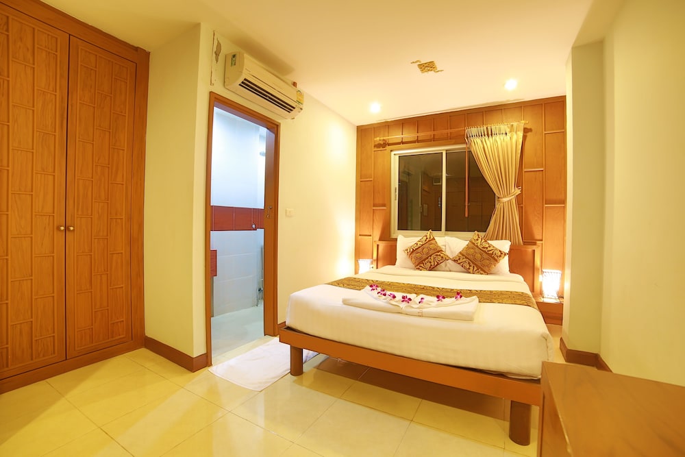 Lotus Hotel Patong 30/59