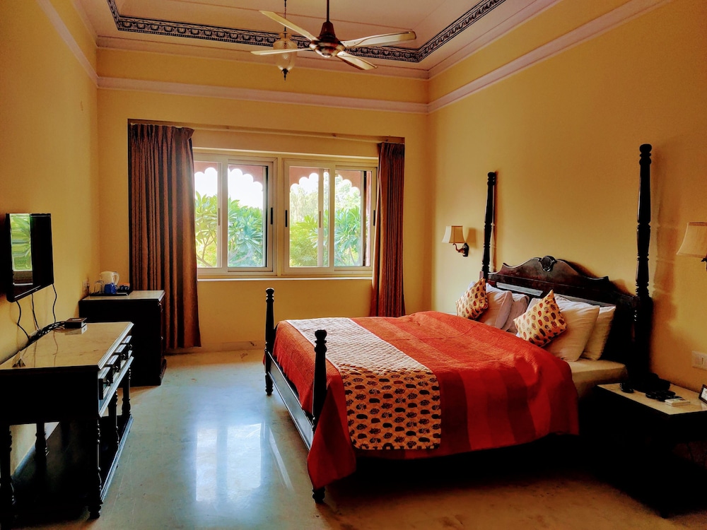 Umaid Lake Palace 17/50