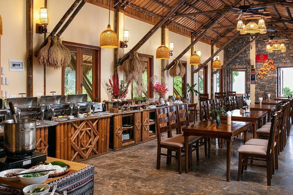 Mai Chau Hideaway Lake Resort 56/72
