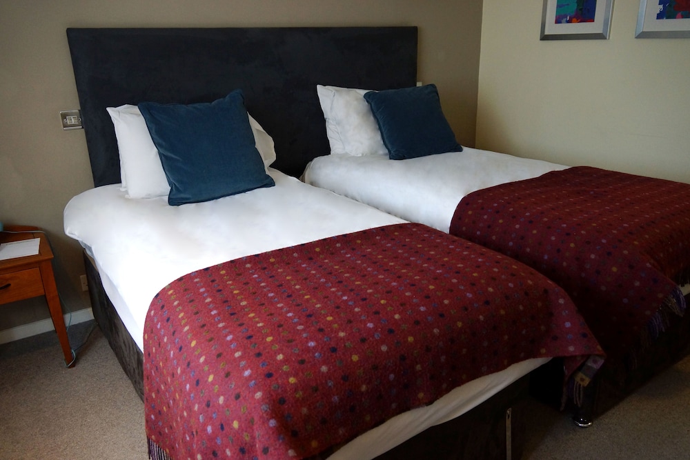 Norfolk Arms Hotel 15/55