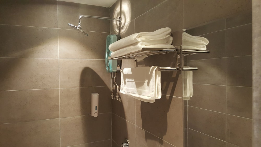 9 Square Hotel - Sri Kembangan 35/38