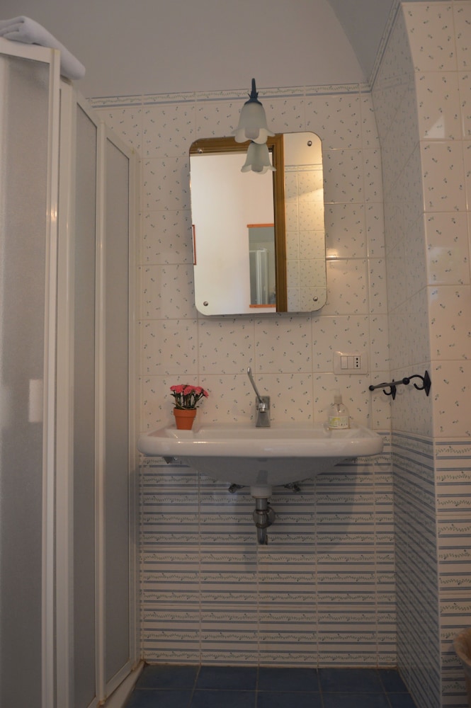 TRADITIONAL, DOUBLE OR TWIN BED, PRIVATE BATHROOM