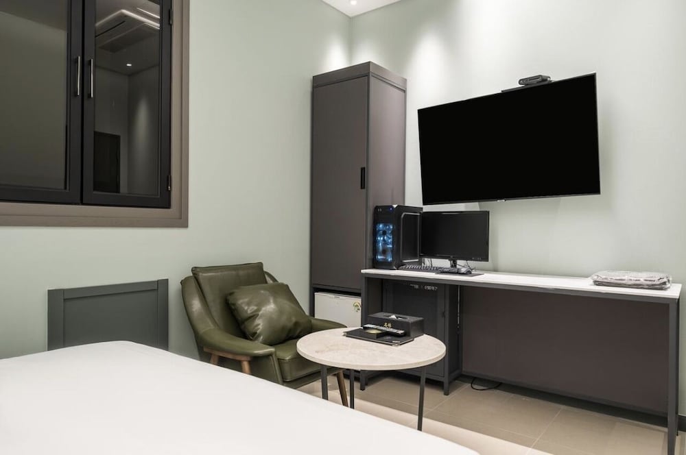 Suwon Station Myeongjak Hotel 43/57