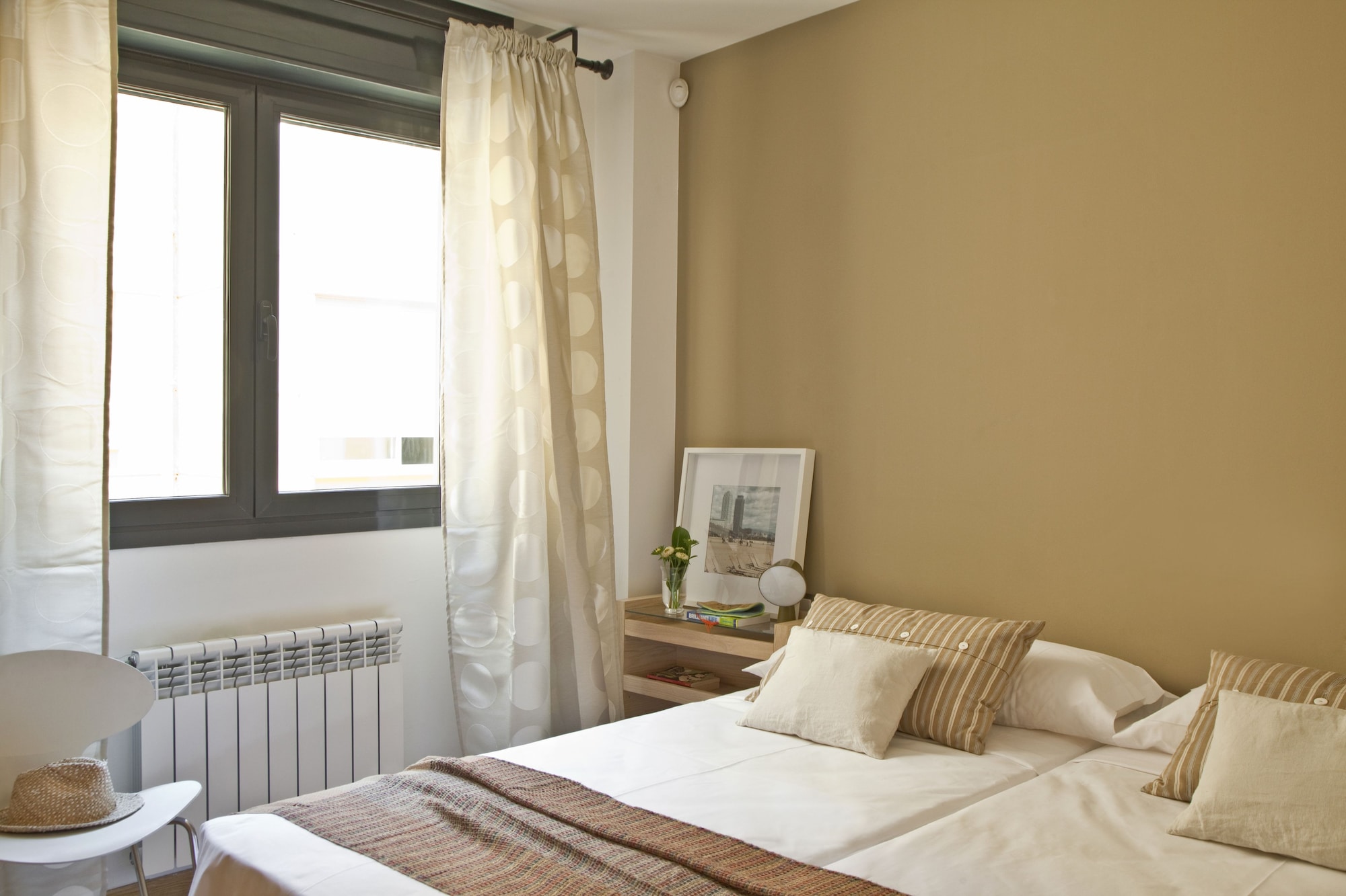 2 BEDROOMS, APARTMENT, CITY VIEW, 2 BATHROOMS