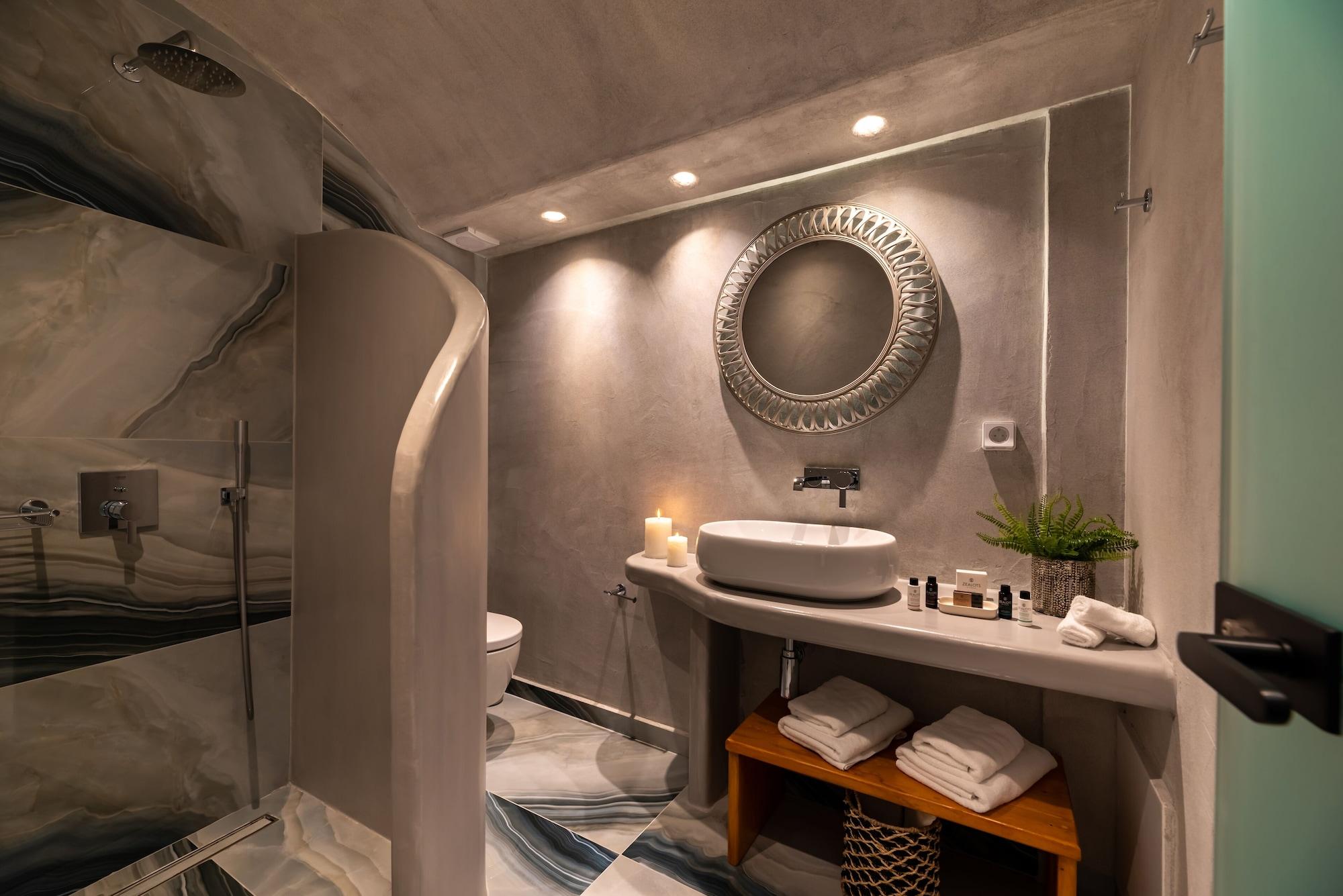 Premier, Suite, Jetted Tub, Day Dream Luxury Suites 3/5