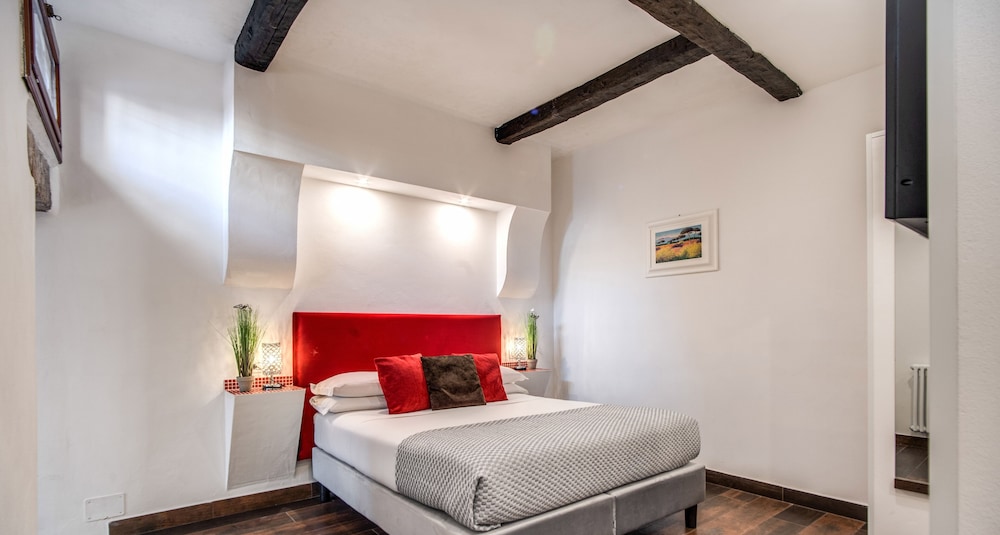 Suite, Queen and Twin Beds