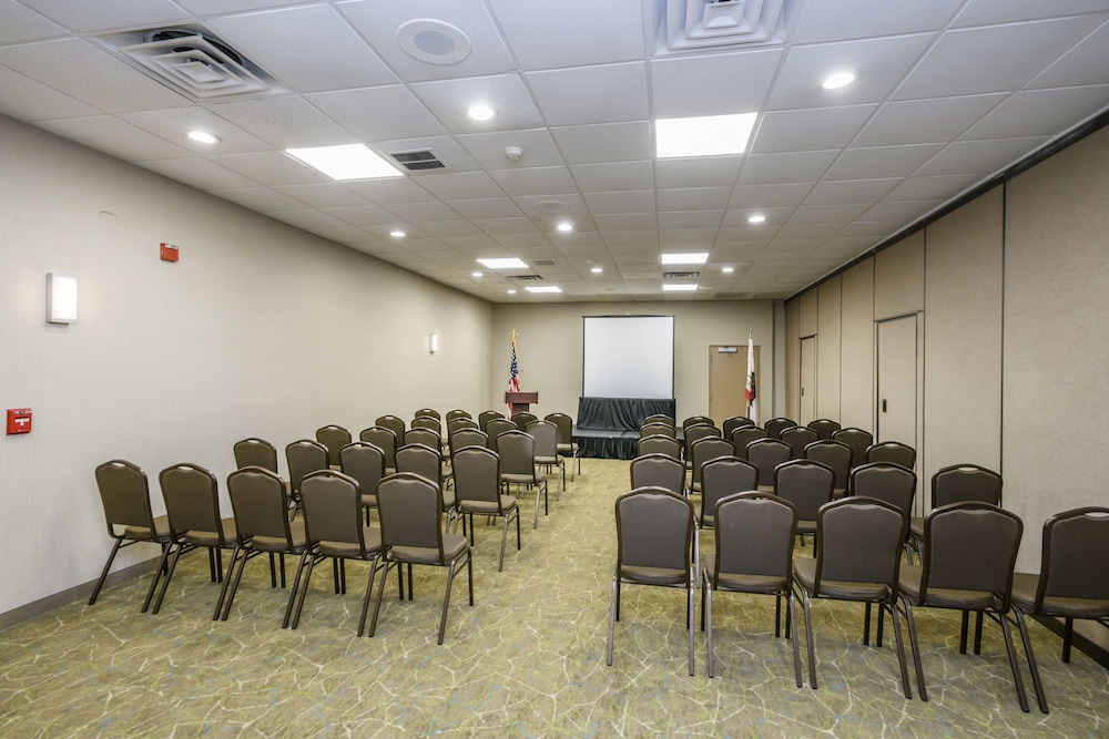Wyndham Garden Fresno Yosemite Airport 40/45