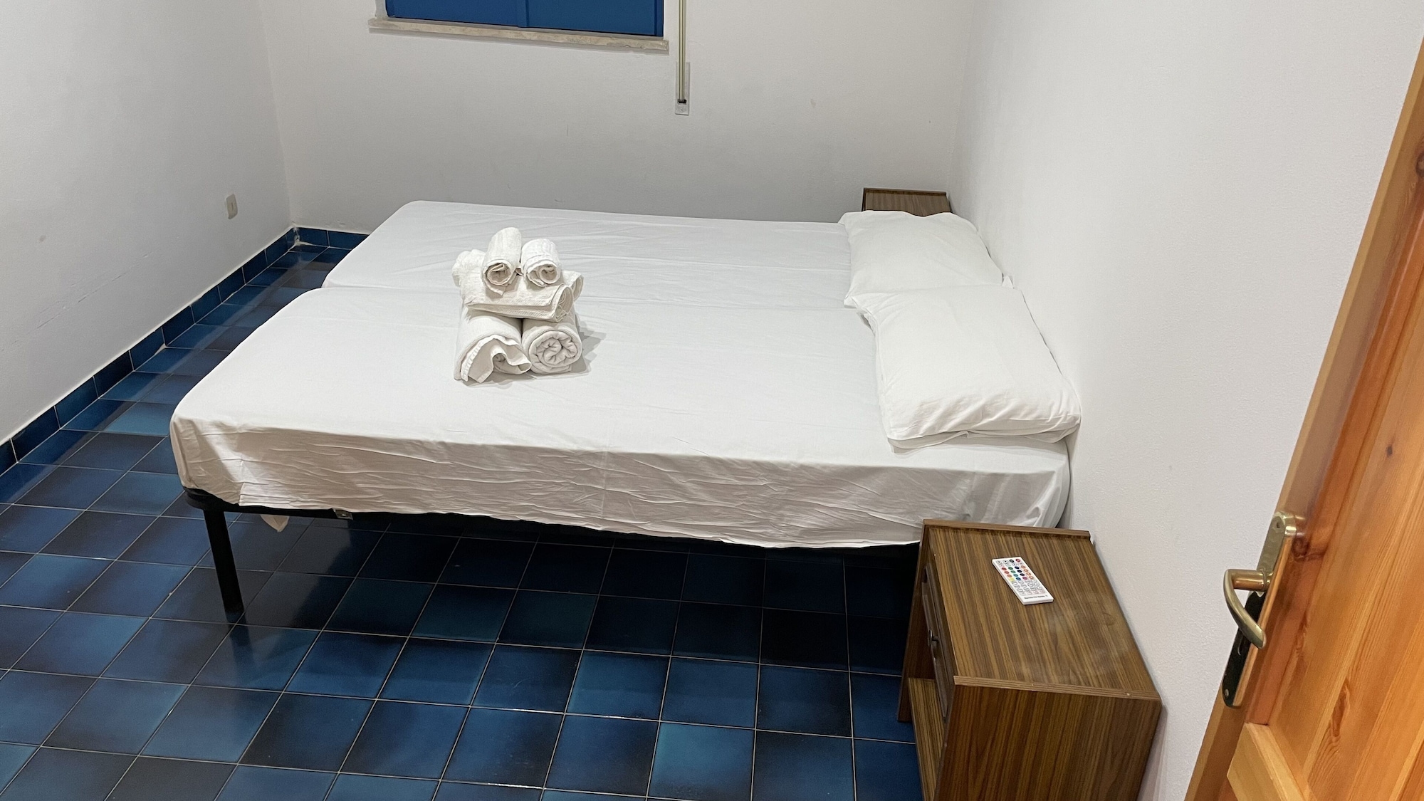 2 BEDROOMS, BASIC, APARTMENT