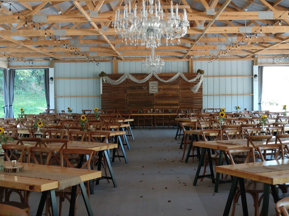 Round Barn Farm B & B Event Center 43/56