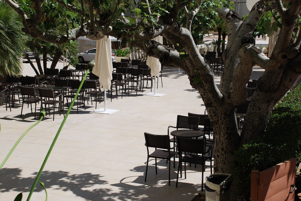 Hotel Los Robles 32/33