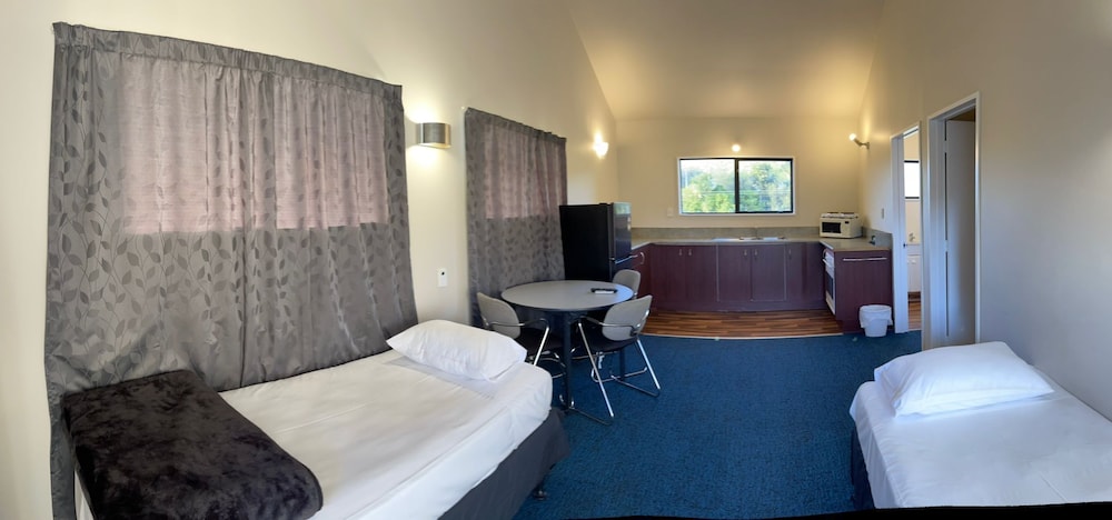 RAYLAND EPSOM MOTEL 11/36