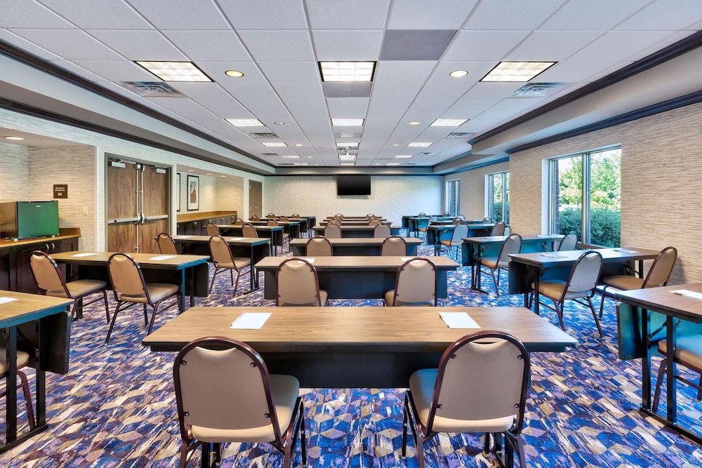 Hampton Inn and Suites Flint-Grand Blanc 43/46