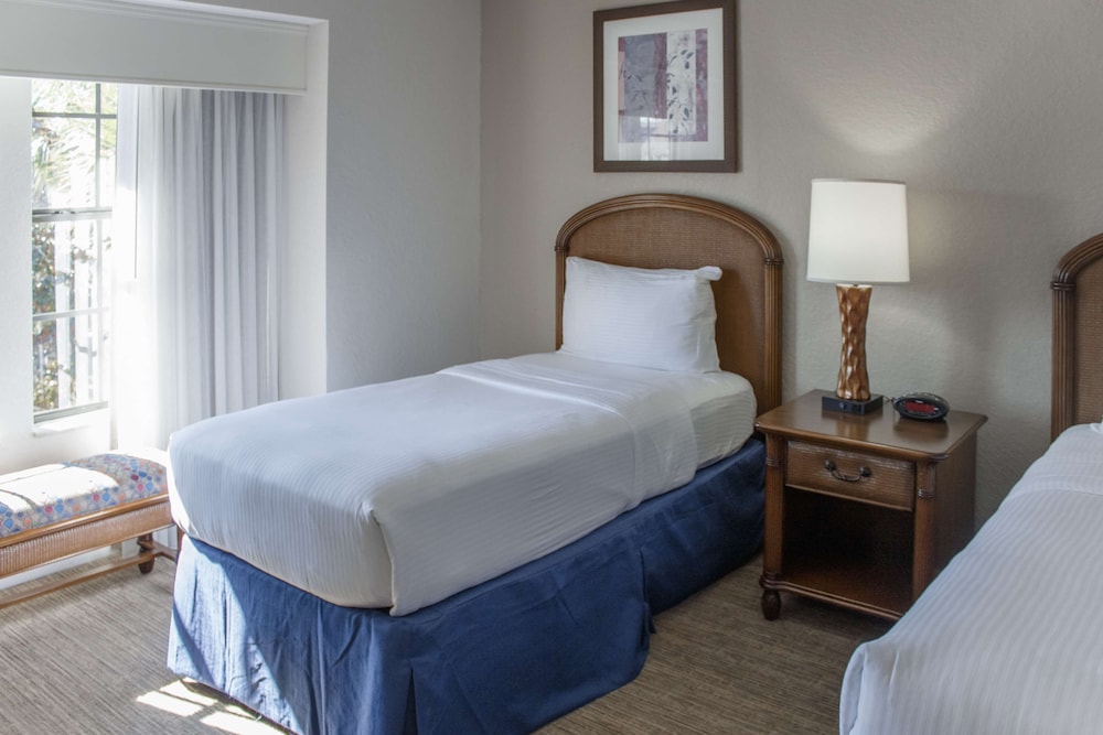 2 BEDROOMS, SUITE, TWIN BEDS, KING BED, ACCESSIBLE