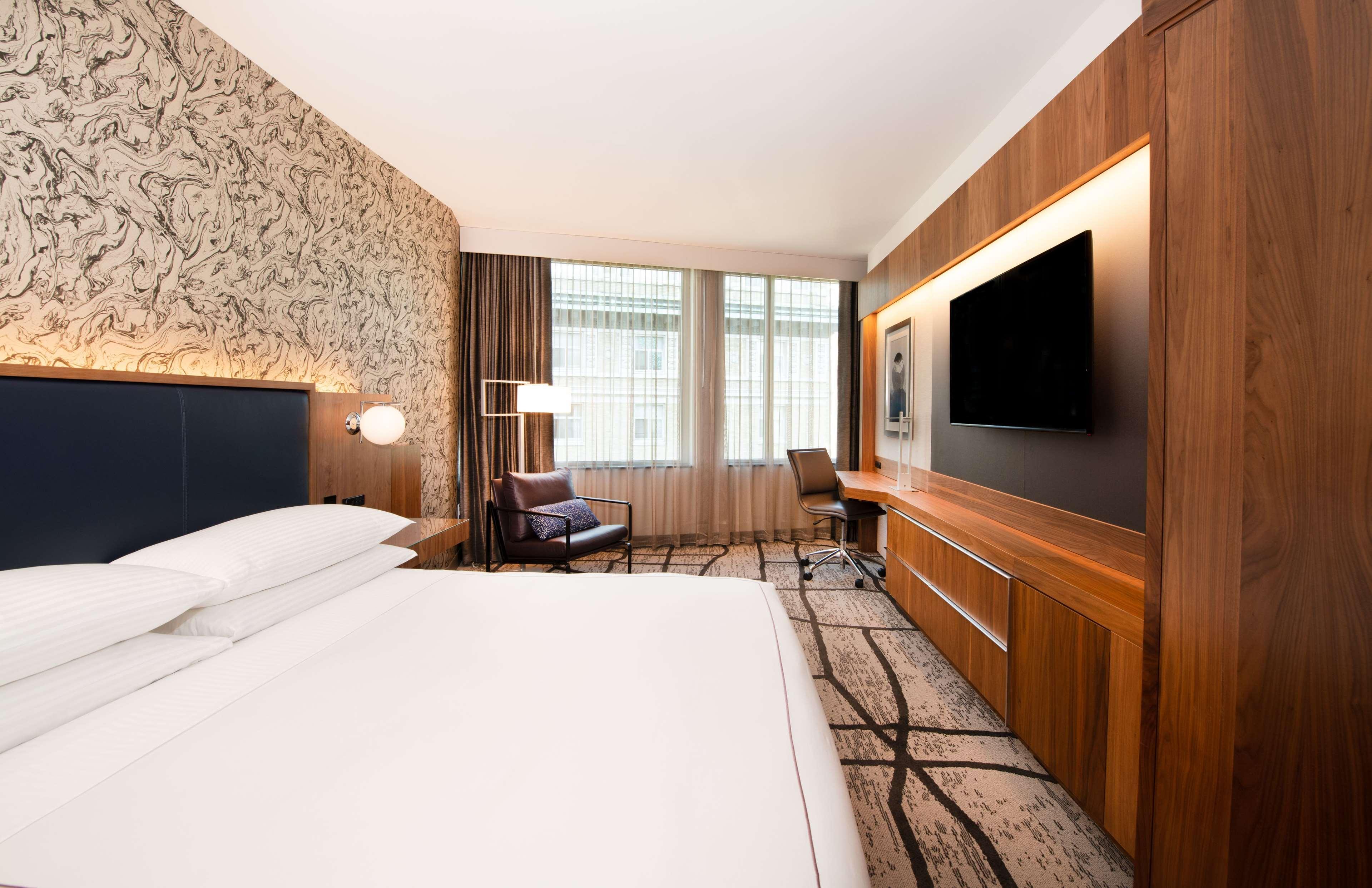 Room, Double Bed, City View
