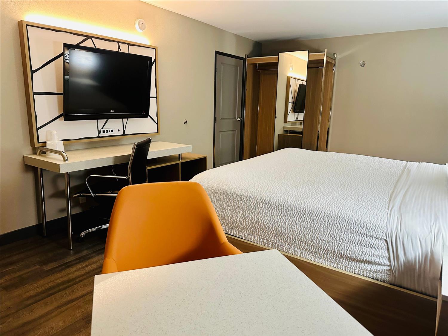La Quinta Inn by Wyndham Costa Mesa / Newport Beach 14/23