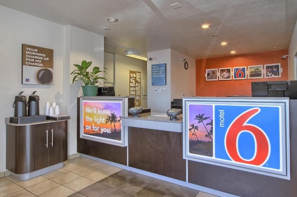 Motel6 Tulare, CA 12/60