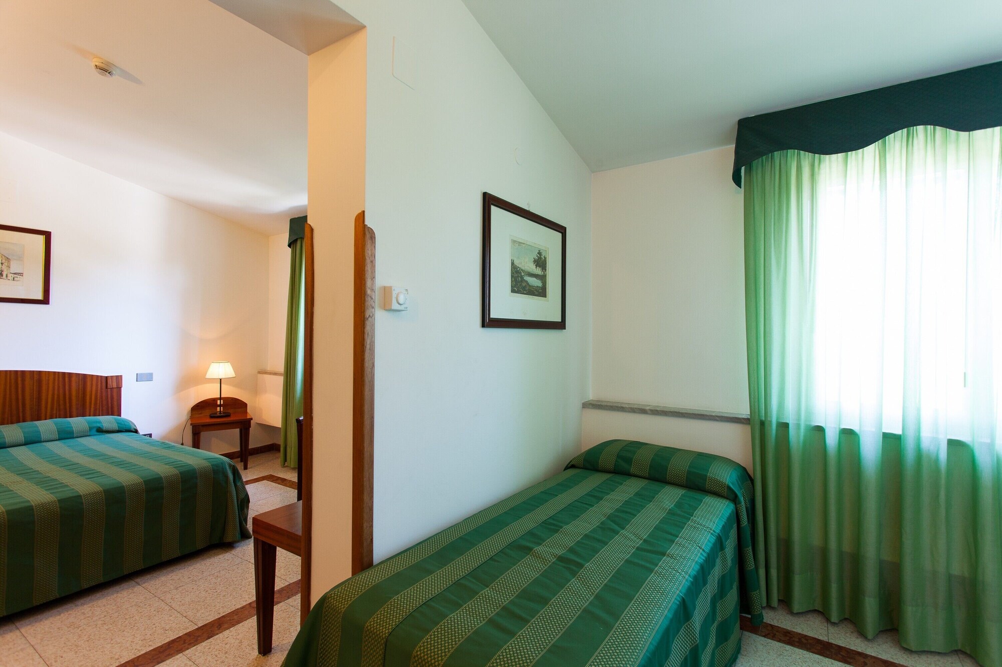 ROOM, TRIPLE, SEA VIEW